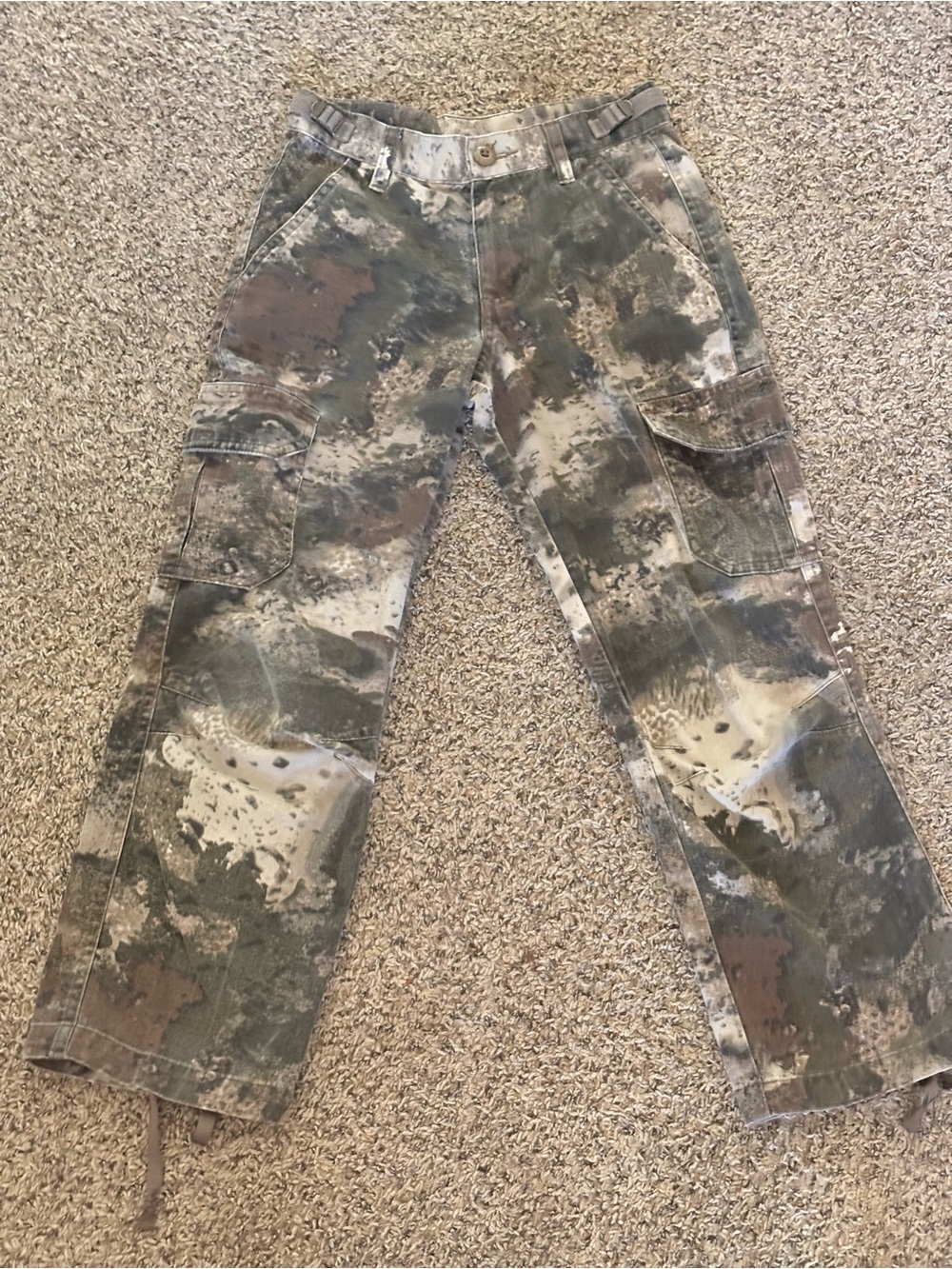 Cabela’s Camo Cargo Pants - Green/Brown Girls Size 8.